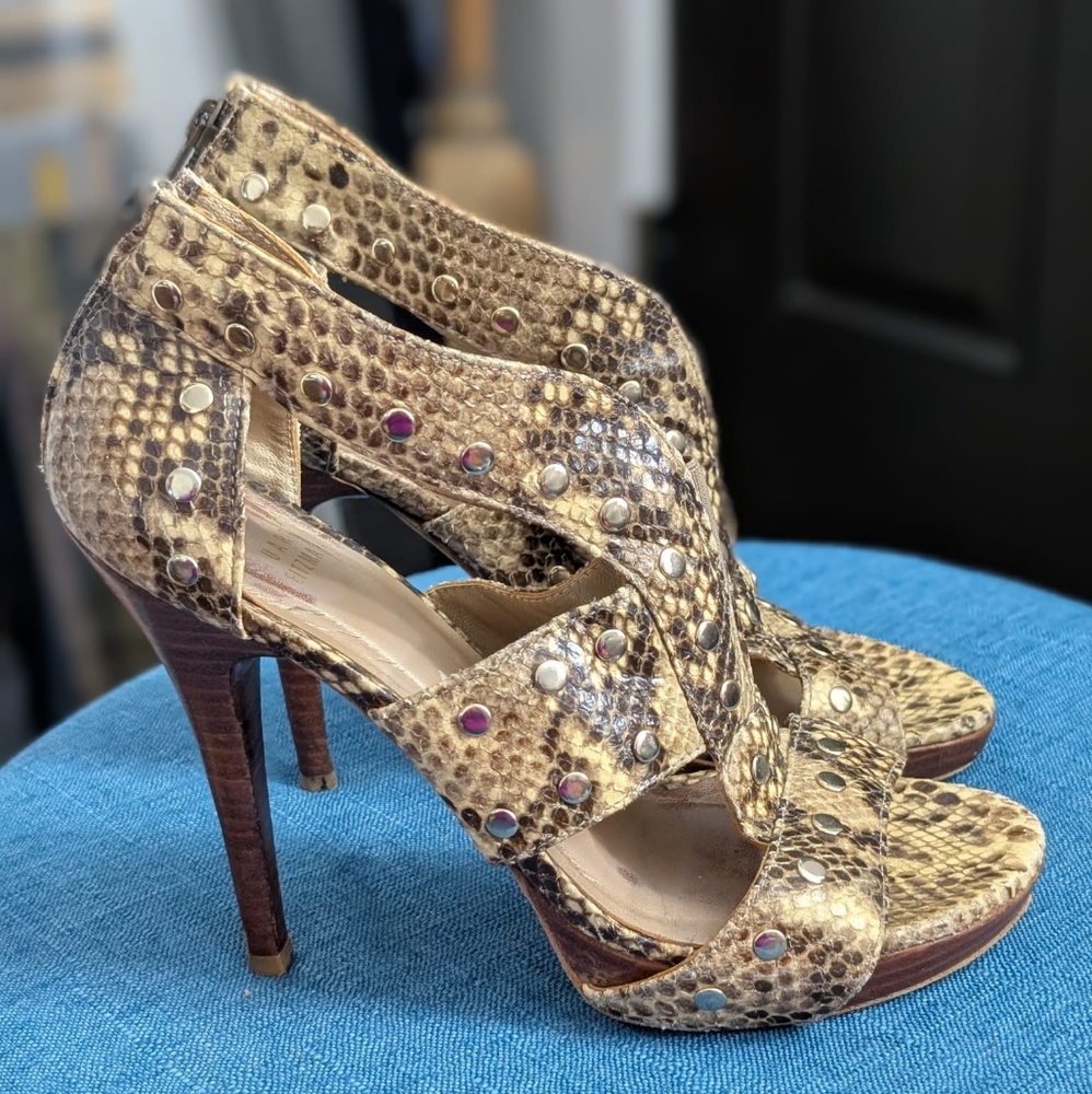 Stuart Weitzman Women's Airforce Snakeskin Heels size 7 1/5 - Picture 3 of 10